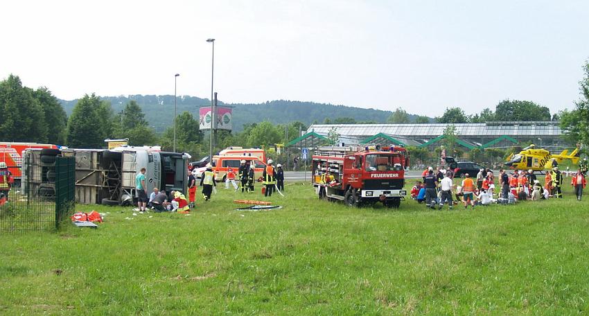 Schwerer Unfall mit Reisebus Lohmar Donrather Dreieck P006.JPG